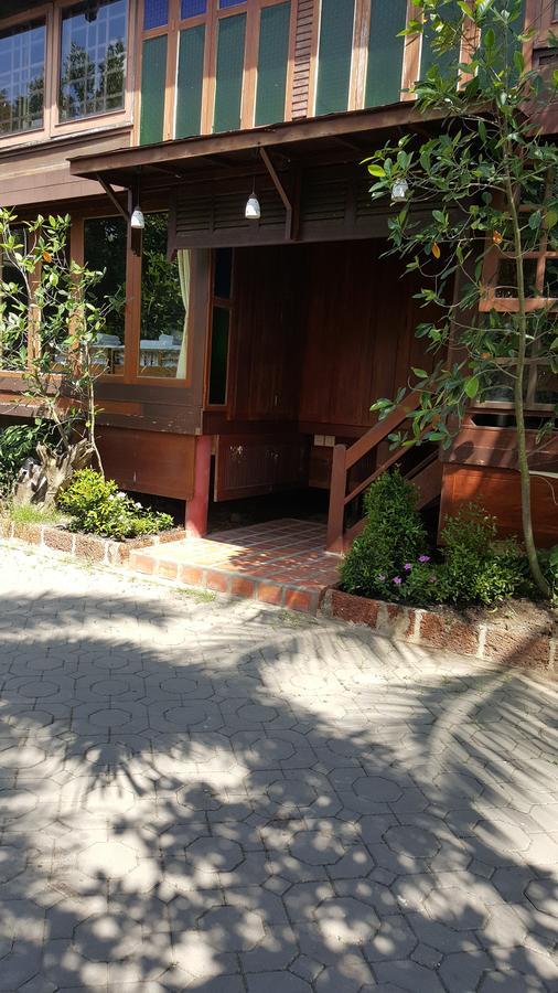 Ruean Mai Chai Khlong Amphawa Exterior photo