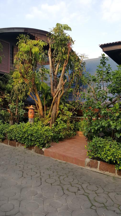Ruean Mai Chai Khlong Amphawa Exterior photo