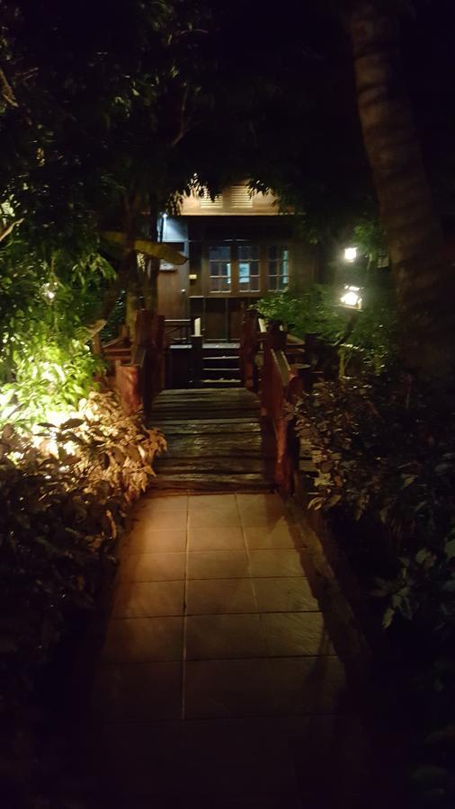 Ruean Mai Chai Khlong Amphawa Exterior photo