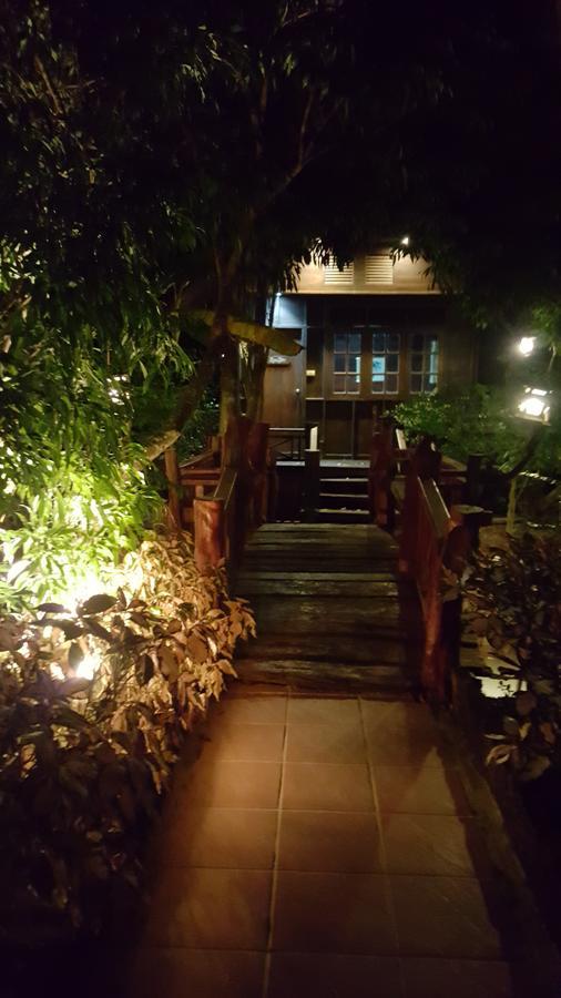 Ruean Mai Chai Khlong Amphawa Exterior photo